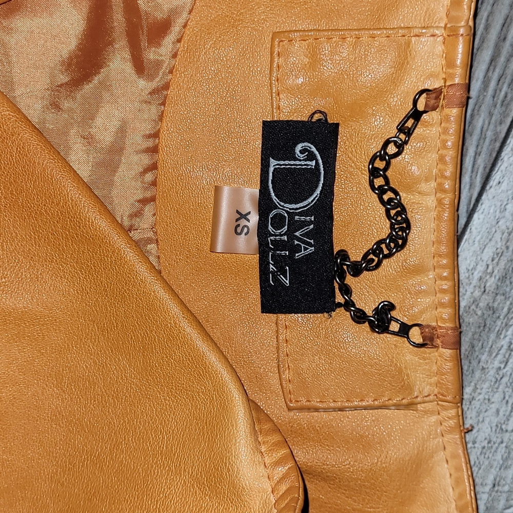 Diva Dollz size XS jacket all zippers work.